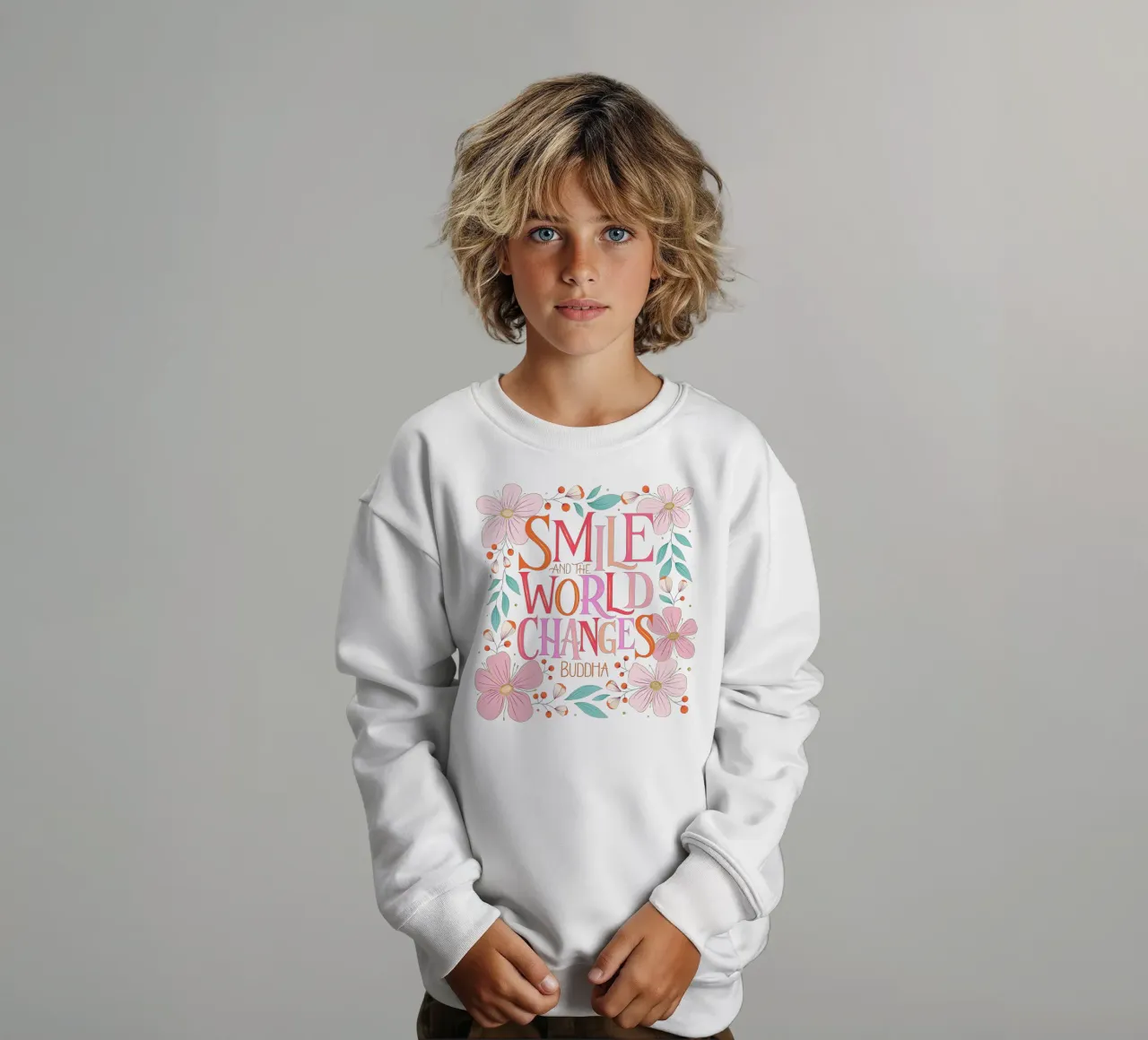 Sorridi e il mondo cambia. Zitat. Fiori e scritte felpa bambino da CalliLetters