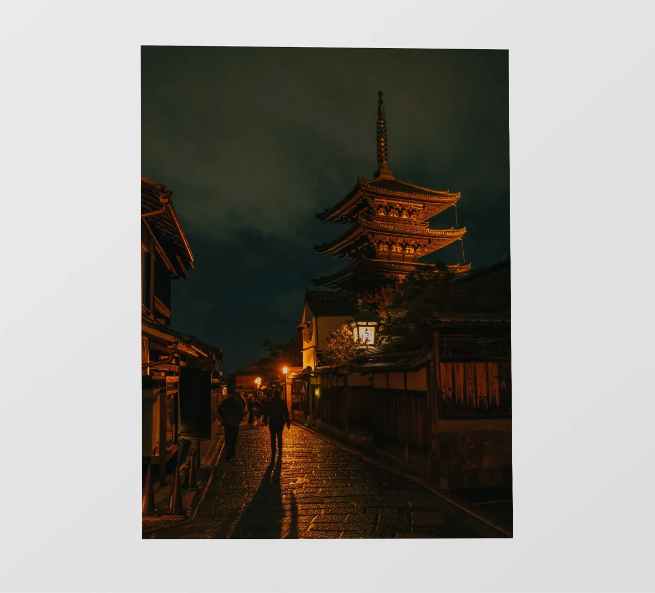 La strada notturna di Kyoto telo in pvc da Marcel Bisig