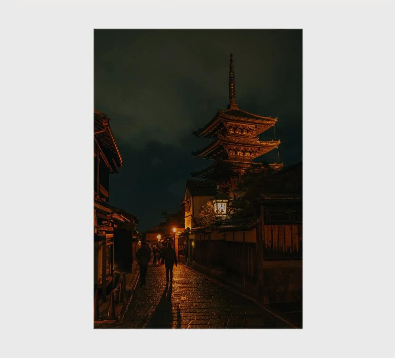 La strada notturna di Kyoto diario da Marcel Bisig