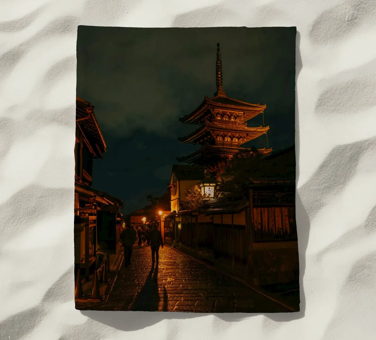 La strada notturna di Kyoto telo mare da Marcel Bisig
