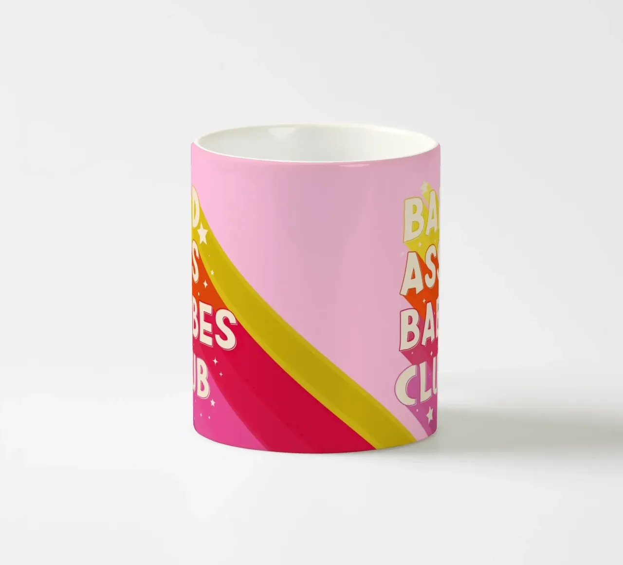 "Badass Babes Club" – Retro Feminist Typography Print tazza in ceramica da showmemars