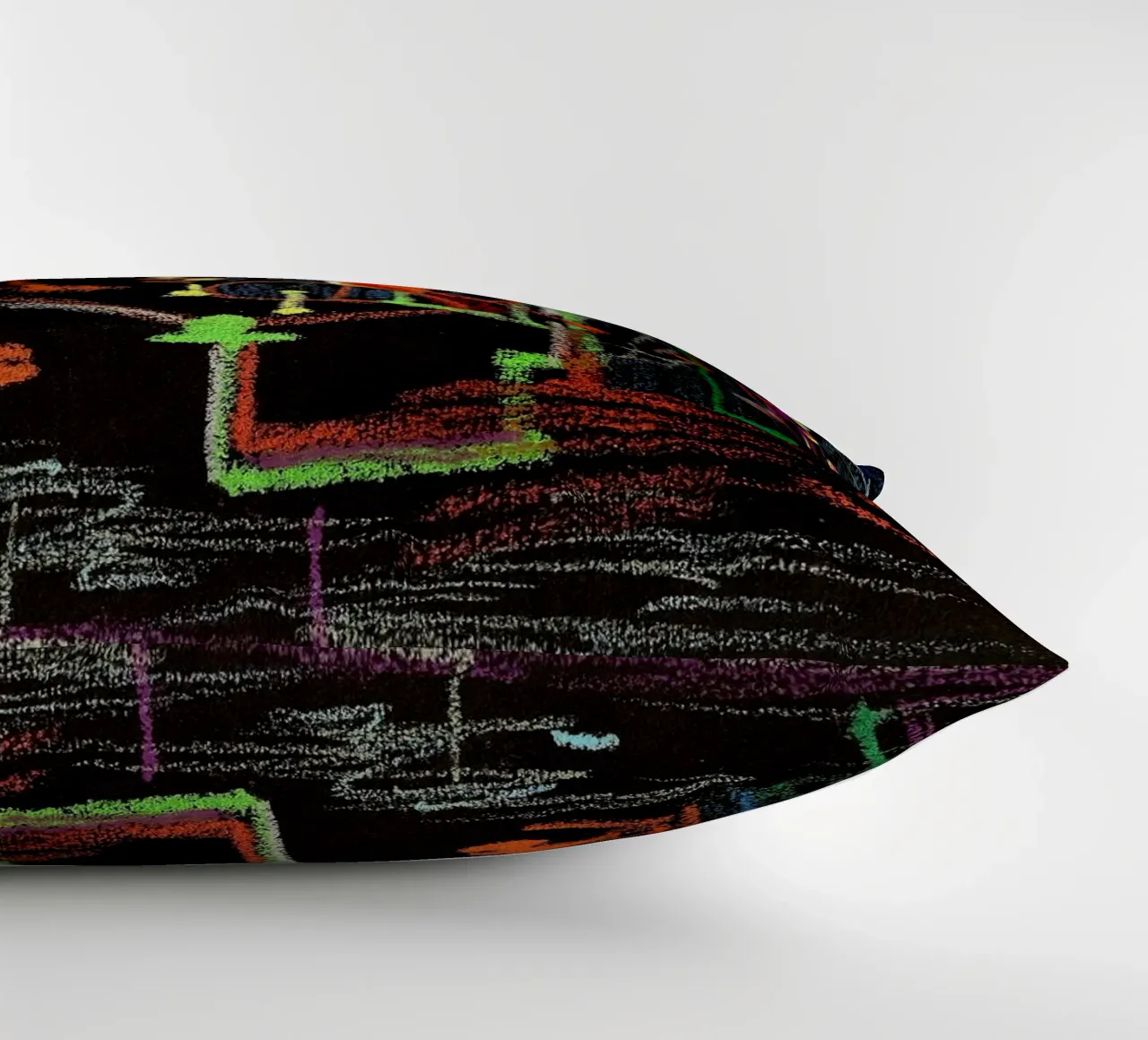 Sul nero cuscino da Massimo Frascogna
