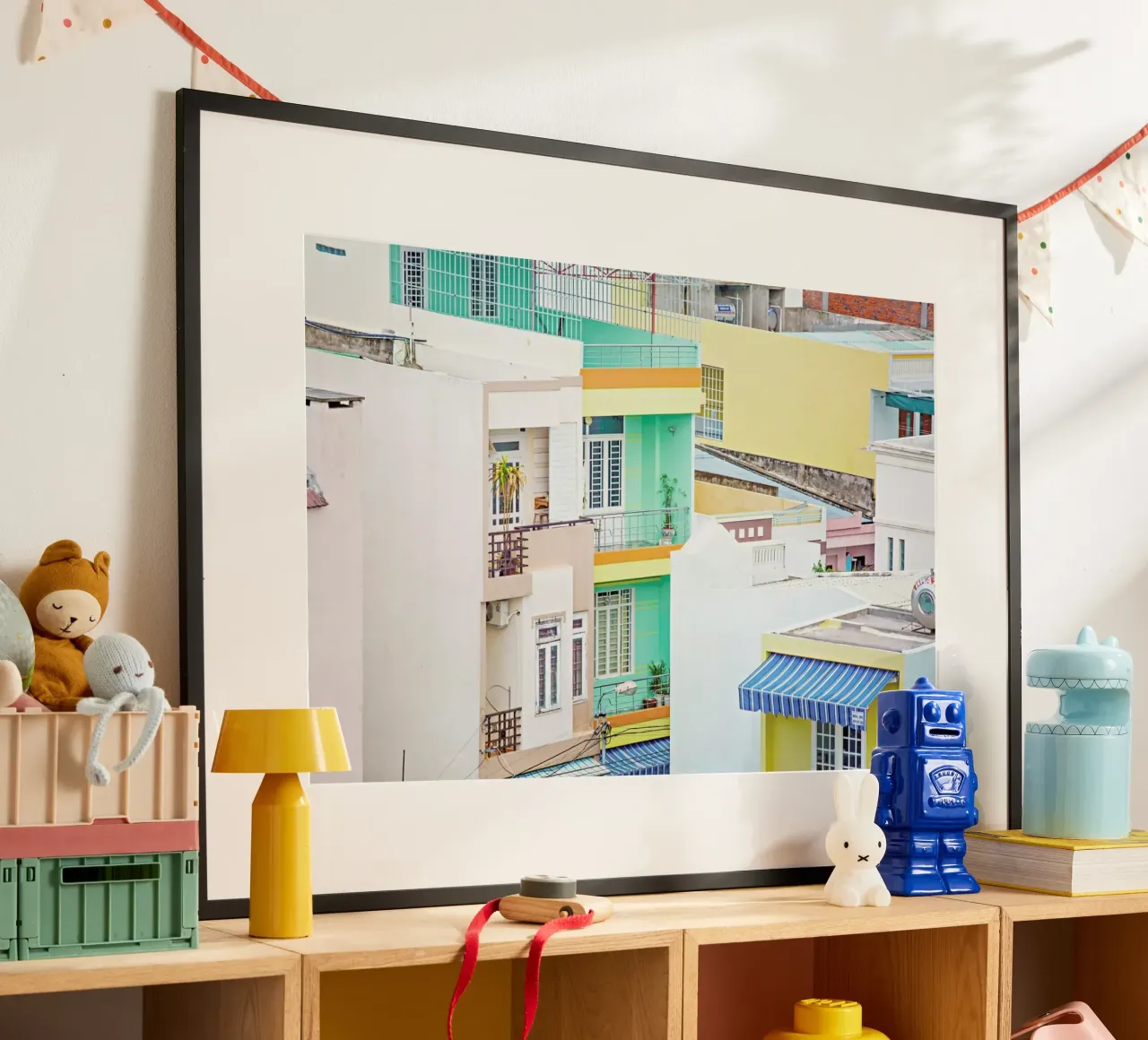 Danang Pastels poster con telaio in alluminio da Charlotte Curd