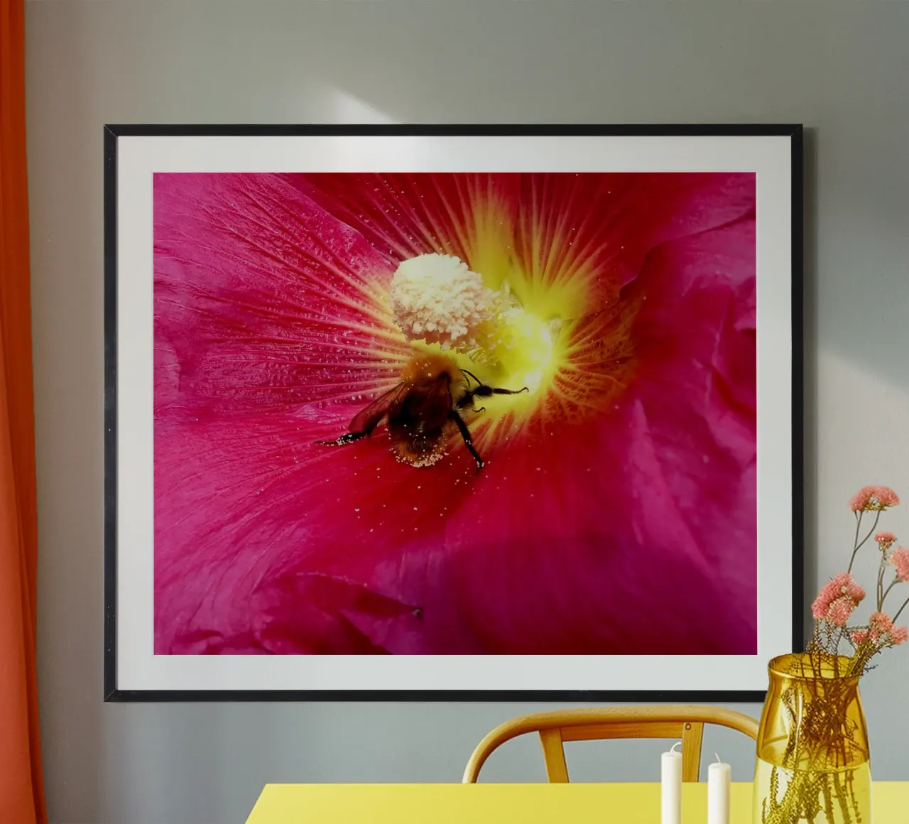 La vita del fiore poster con telaio in legno da Massimo Frascogna