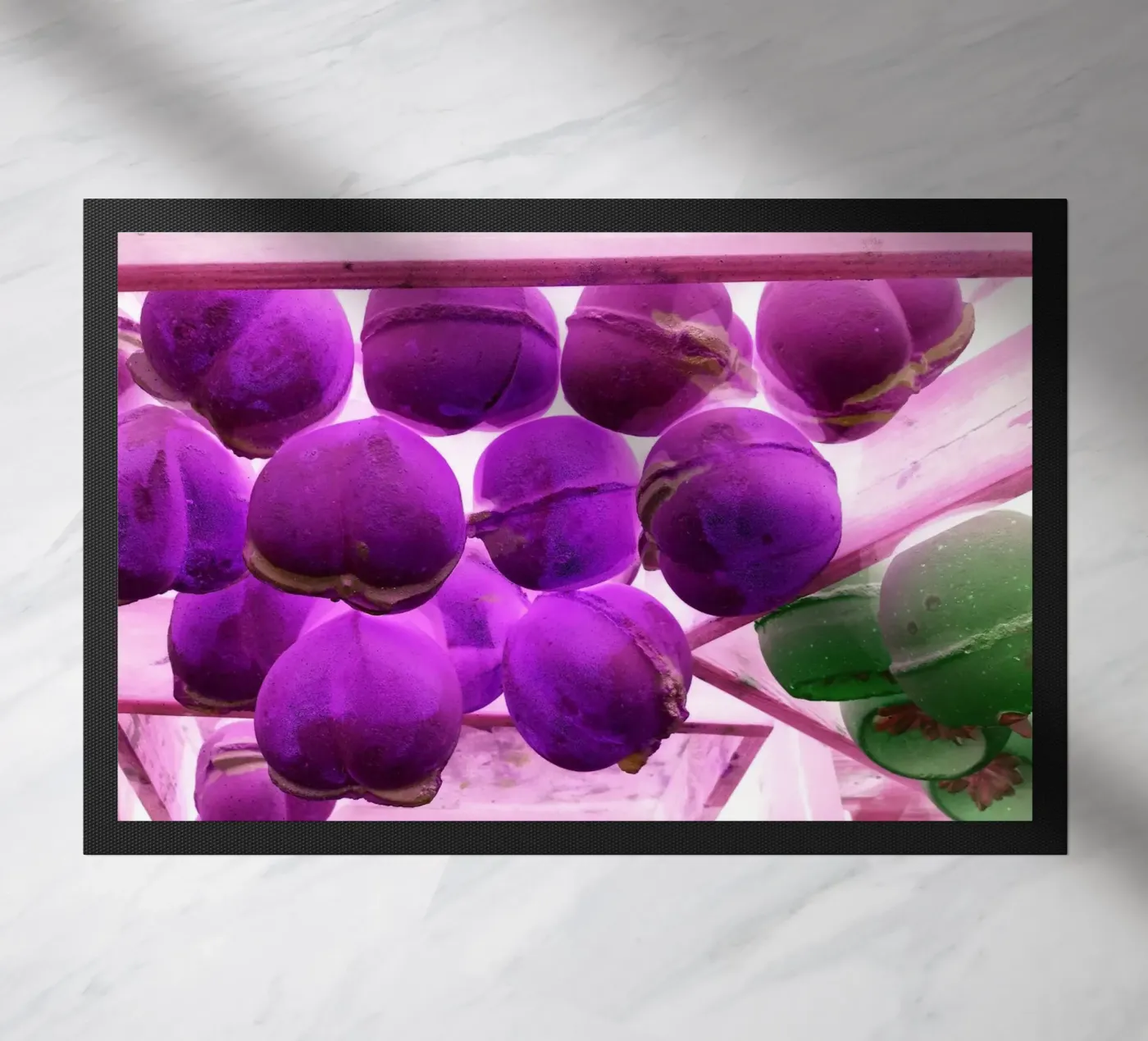 Paars deurmat van Massimo Frascogna