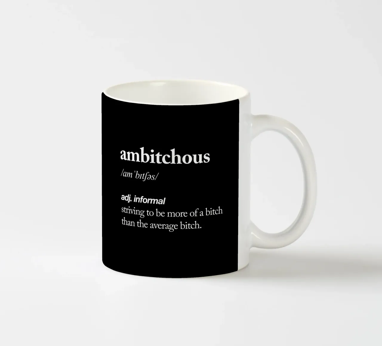 Design tipografico ambiguo in bianco e nero tazza in ceramica da THE MOTIVATED TYPE