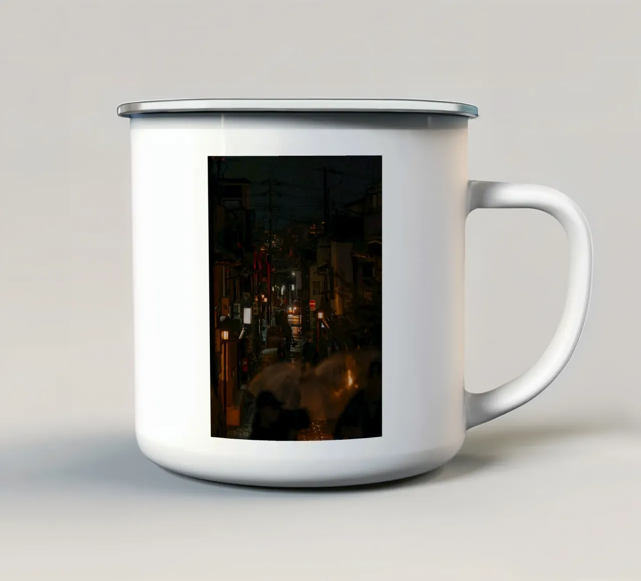 Scena notturna di Kyoto tazza in smalto da Marcel Bisig