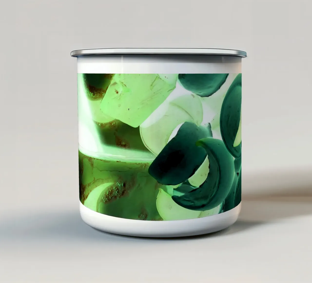Sfumature di verde tazza in smalto da Massimo Frascogna