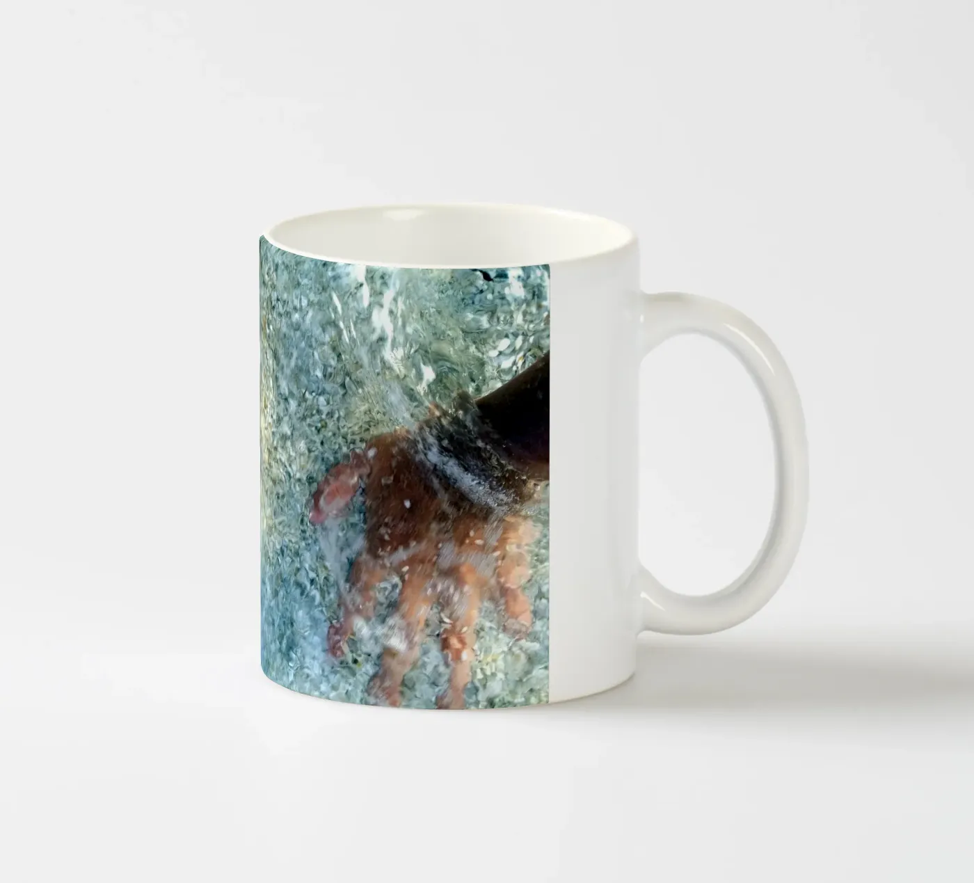 Nel mare tazza in ceramica da Massimo Frascogna