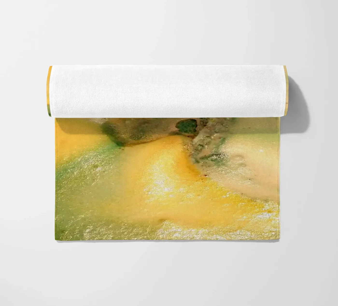 Yellow and green Strandtuch von Massimo Frascogna