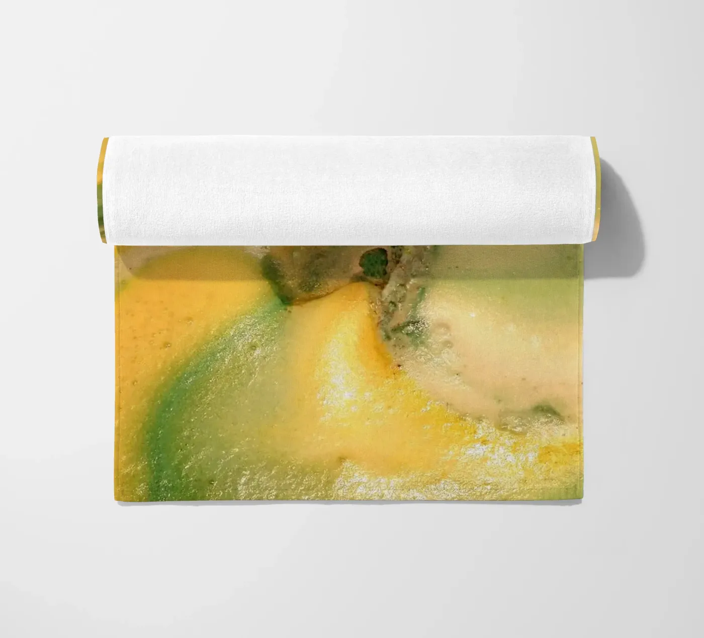 Yellow and green Strandtuch von Massimo Frascogna