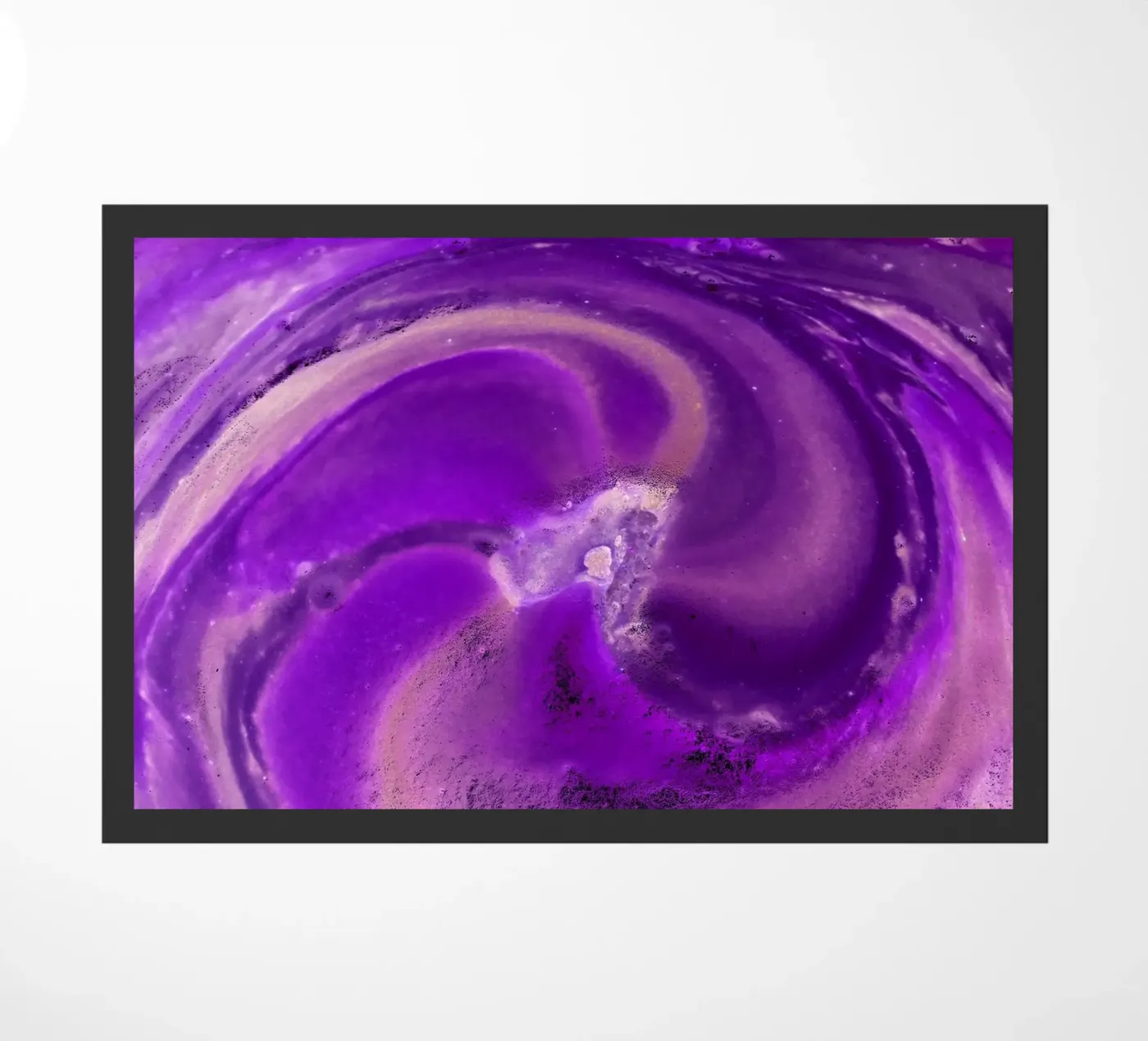 Paars deurmat van Massimo Frascogna