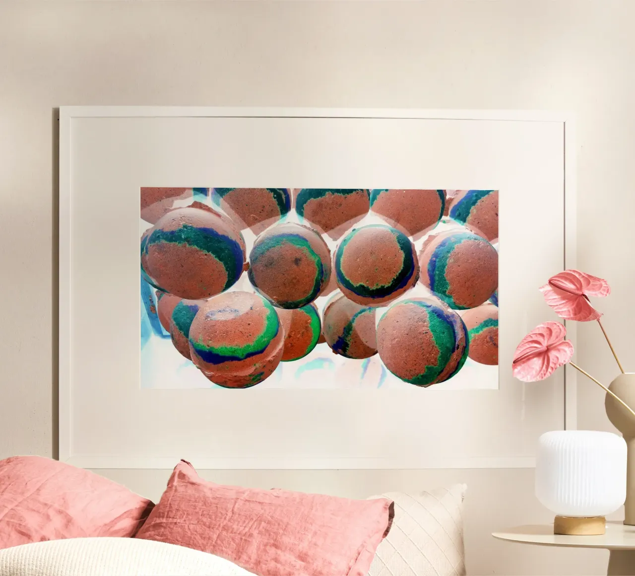 Palline arancioni poster con telaio in legno da Massimo Frascogna