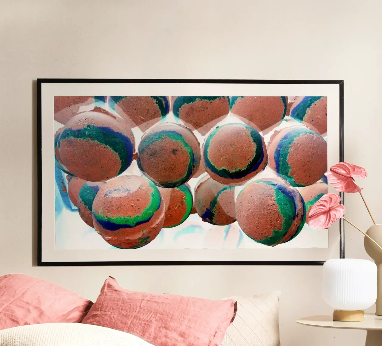 Palline arancioni poster con telaio in legno da Massimo Frascogna