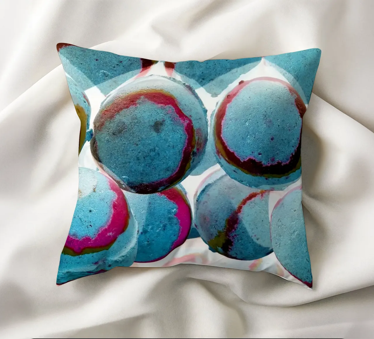 Palline blu cuscino da Massimo Frascogna