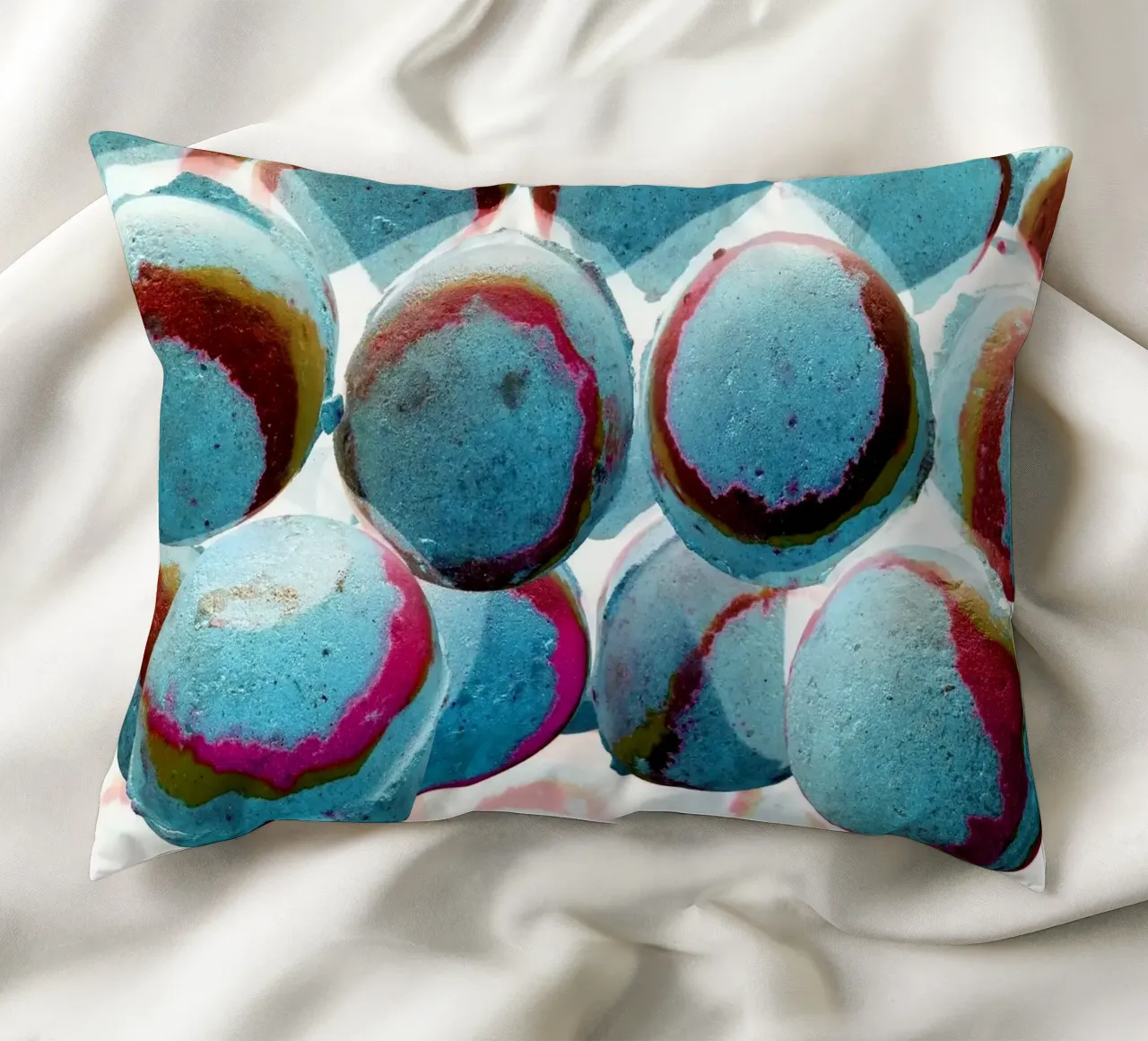 Palline blu cuscino da Massimo Frascogna