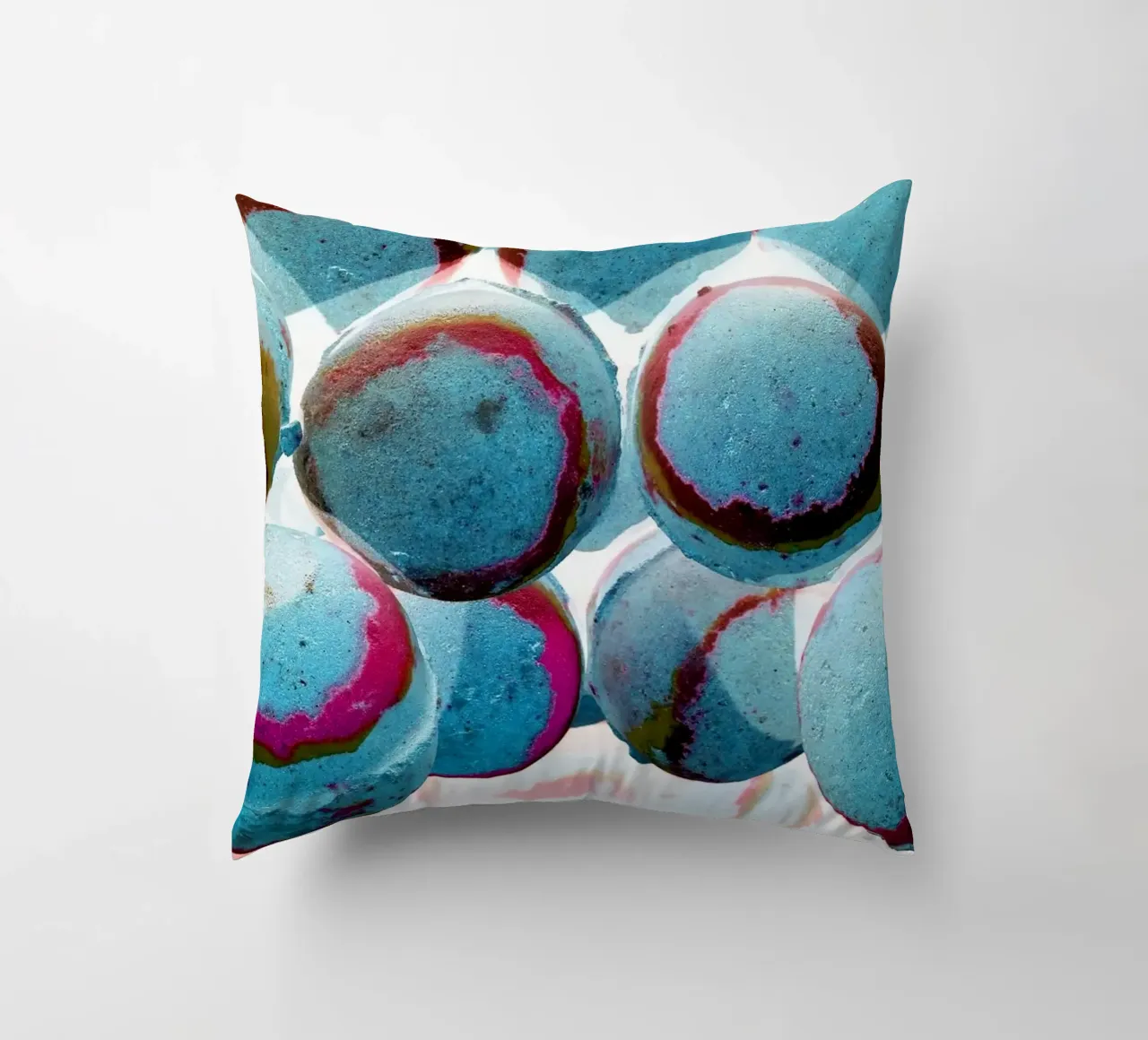 Palline blu cuscino da Massimo Frascogna