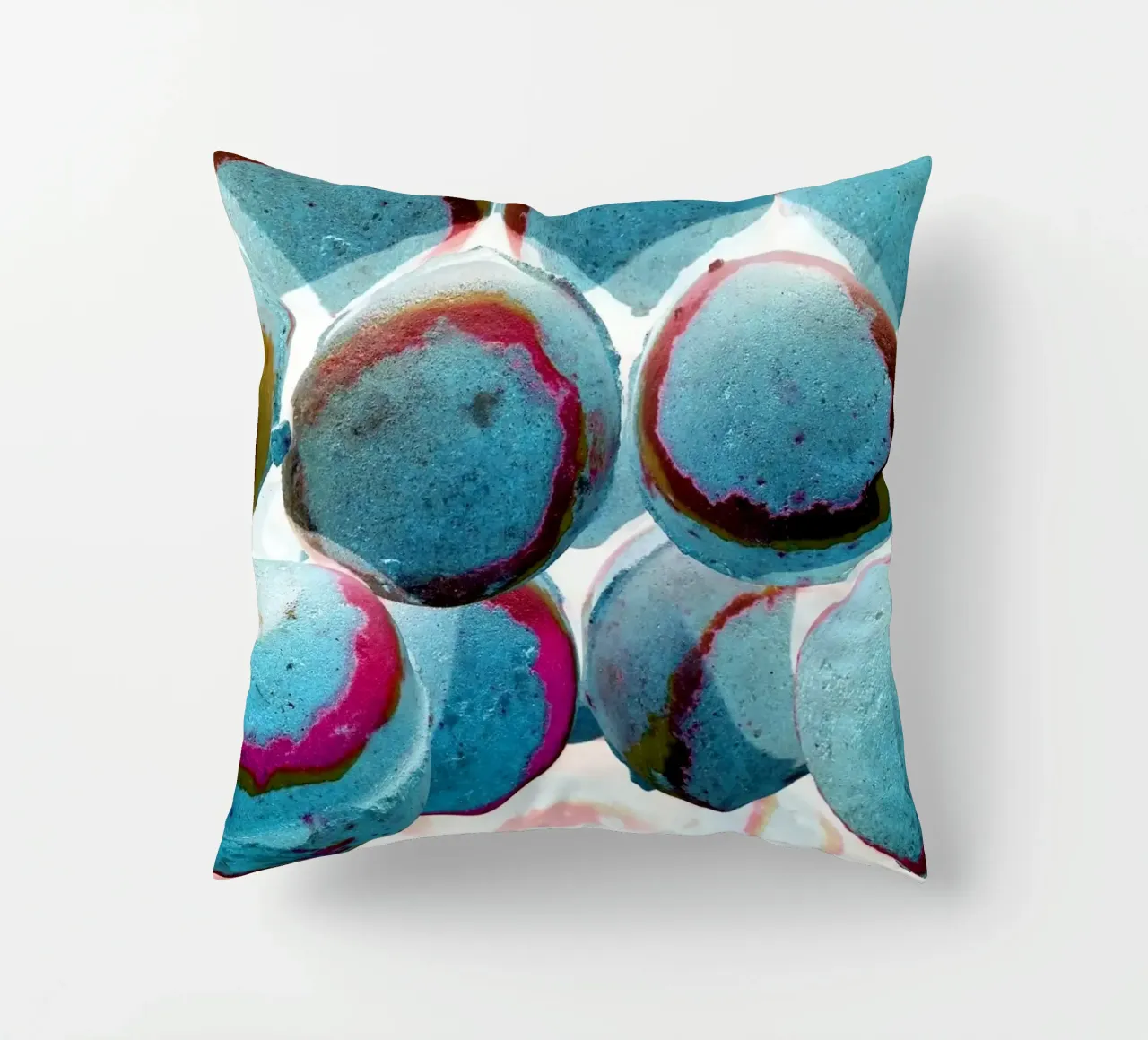 Palline blu cuscino da Massimo Frascogna