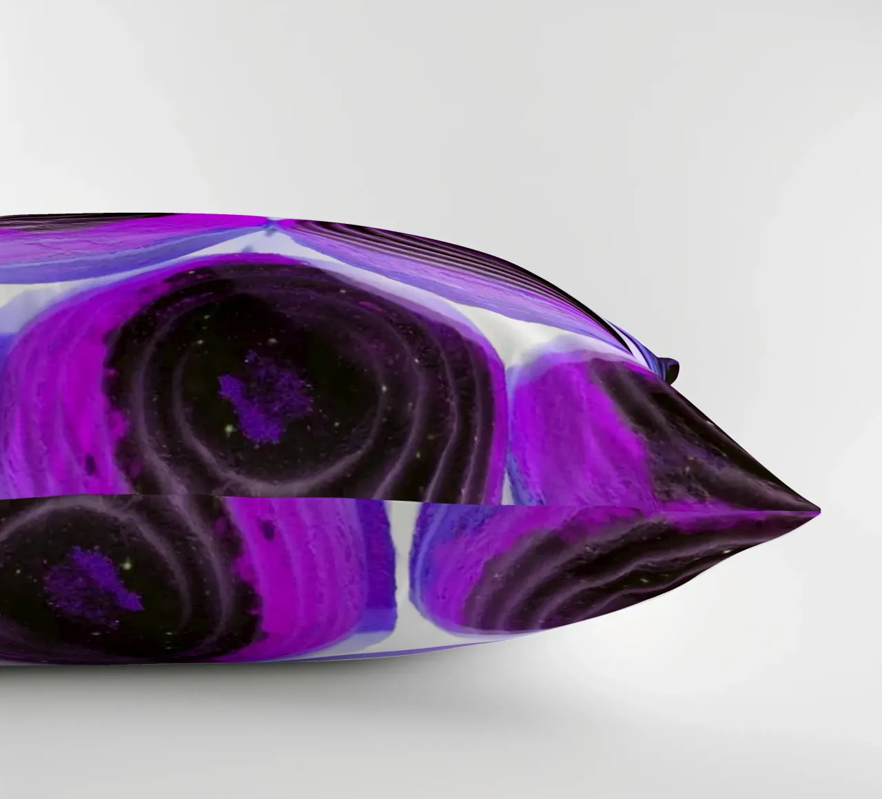 Palline viola cuscino da Massimo Frascogna