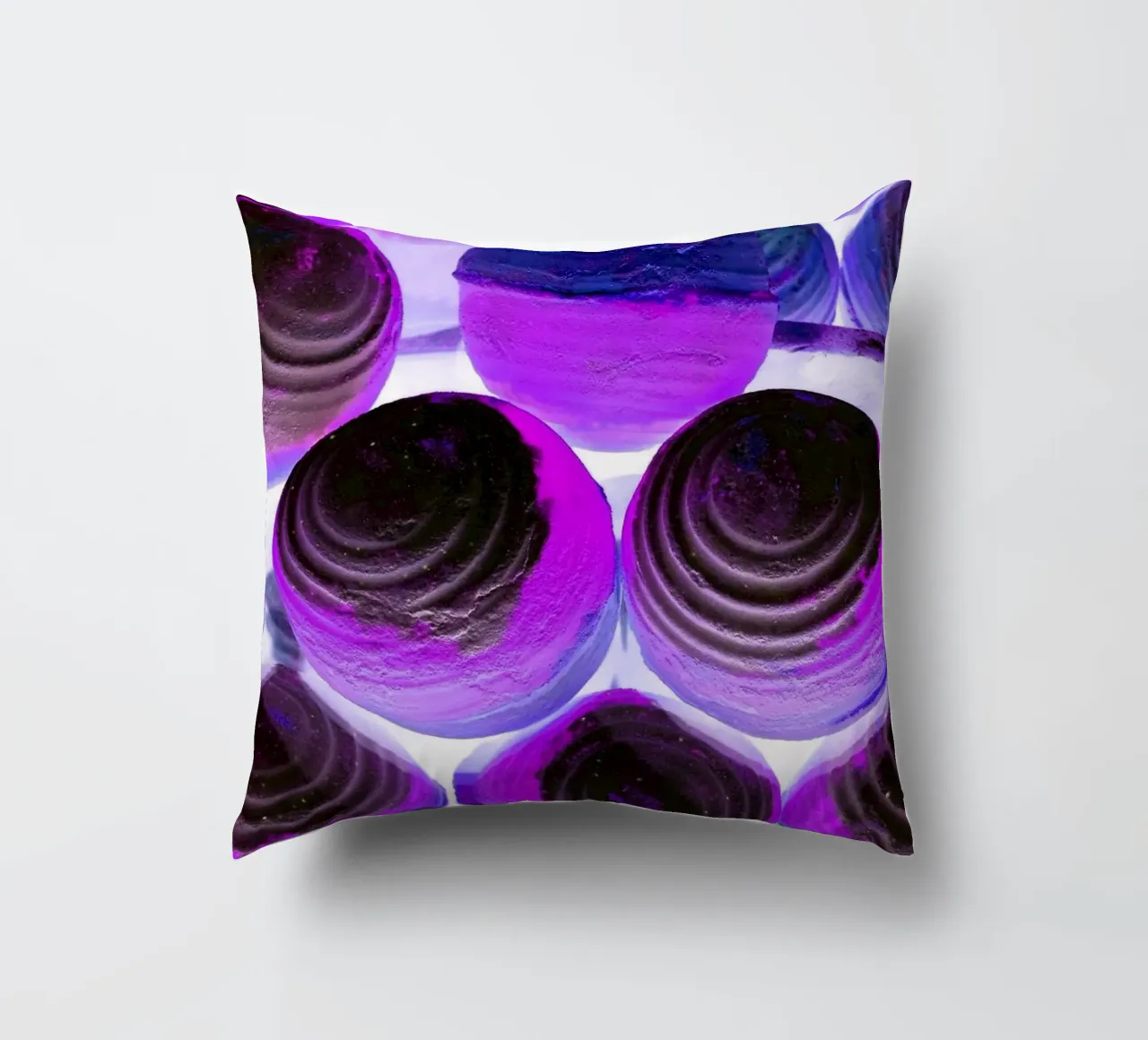 Palline viola cuscino da Massimo Frascogna