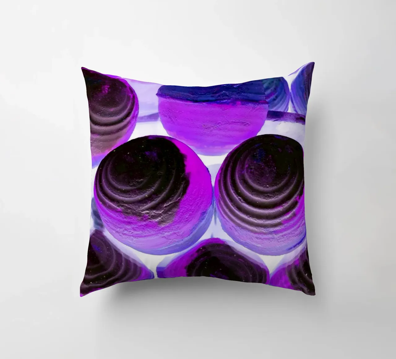 Palline viola cuscino da Massimo Frascogna