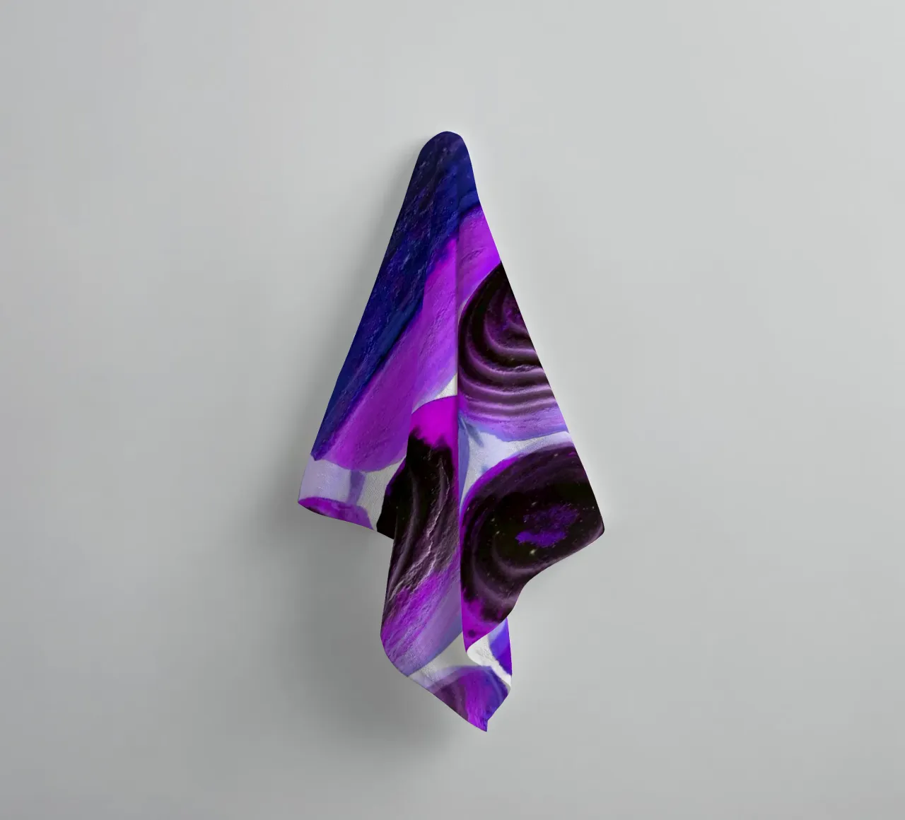 Palline viola asciugamano da bagno da Massimo Frascogna