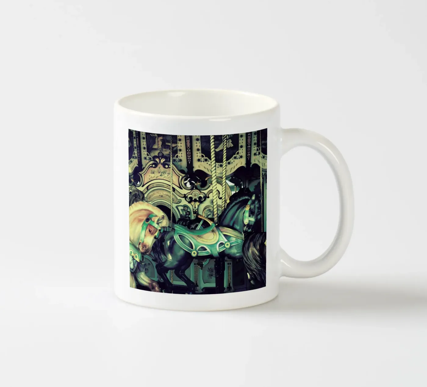Carousel tazza in ceramica da Robin Delean