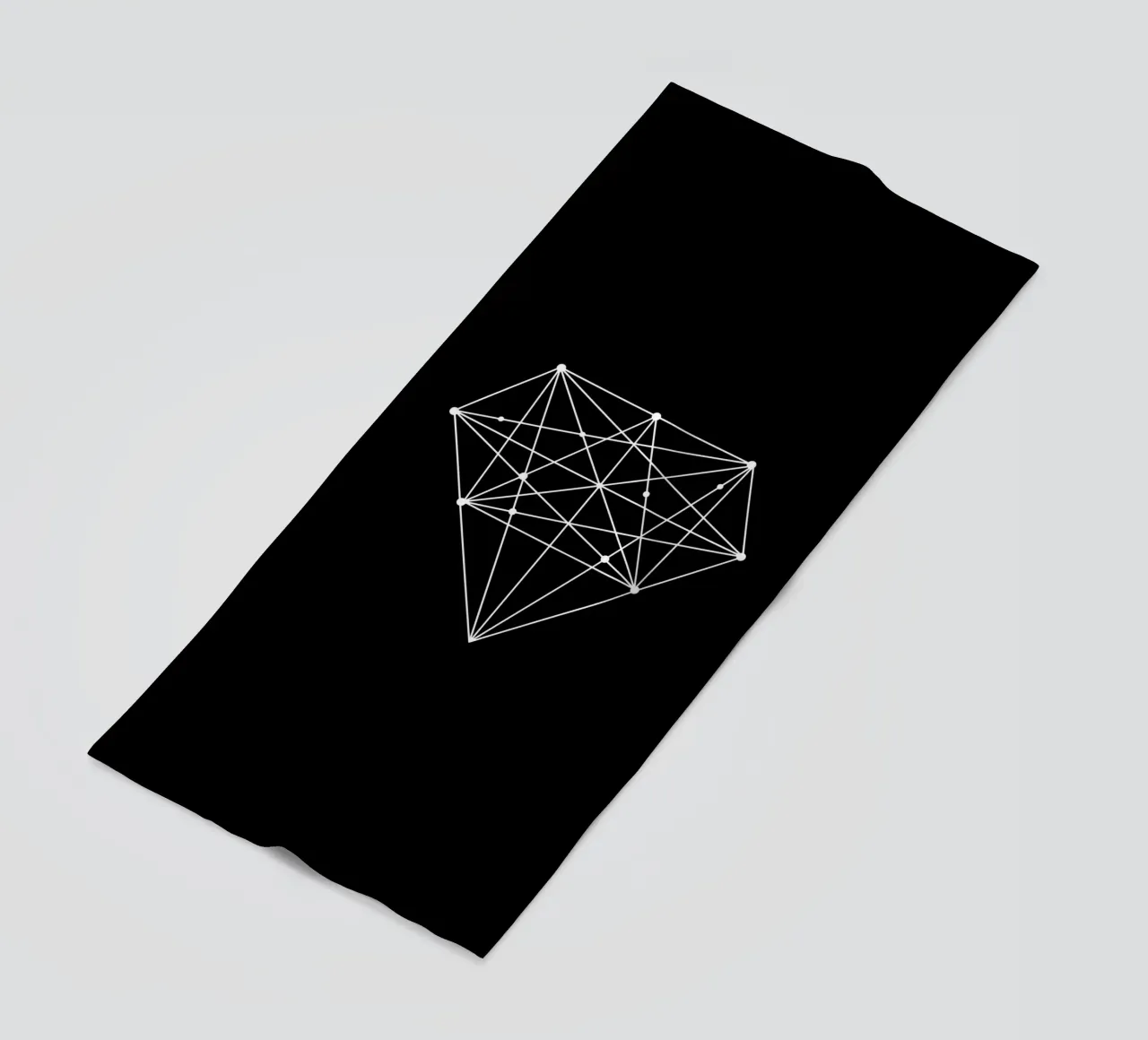 Diamond Elegant geometrisch ontwerp in zwart en wit strandhanddoek van THE MOTIVATED TYPE