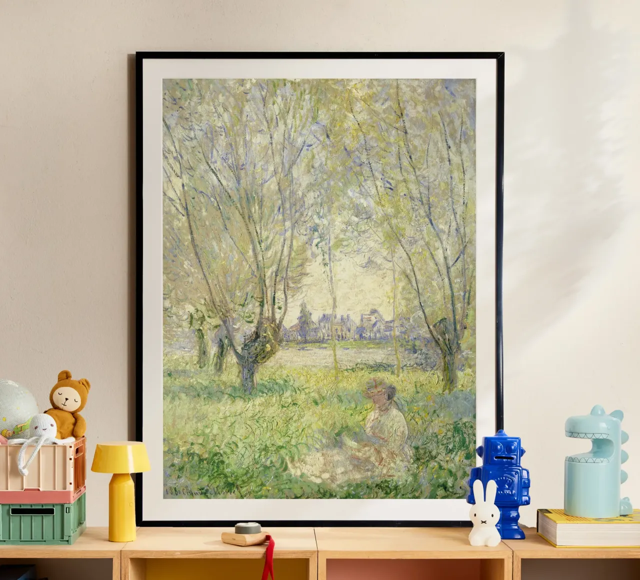 Claude Monet - Sitzende Frau unter den Weiden Poster mit Kunststoffrahmen von Timeless Artworks