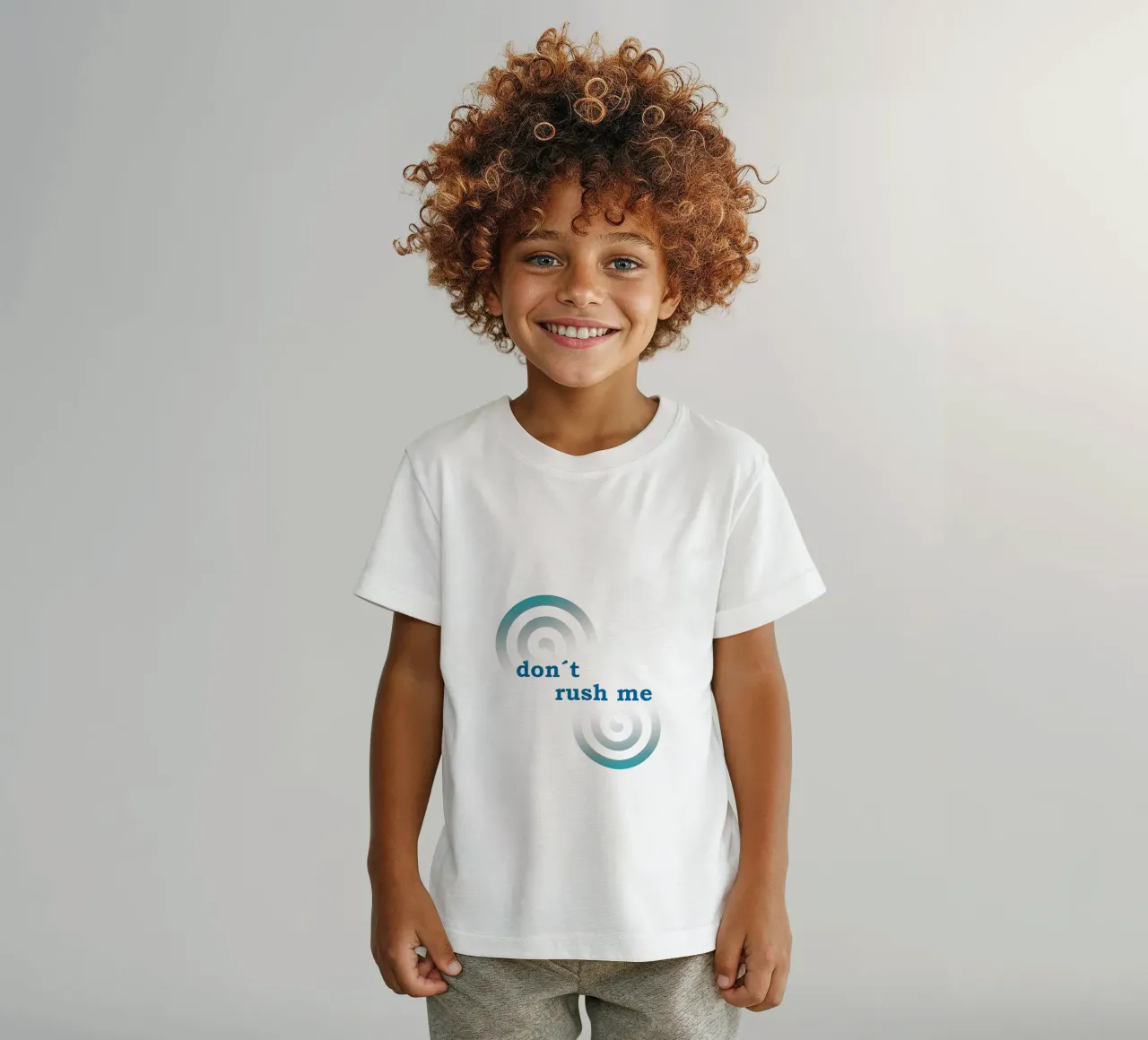 Forme geometriche con la scritta "Non mettermi fretta". t-shirt bambini da Something for you