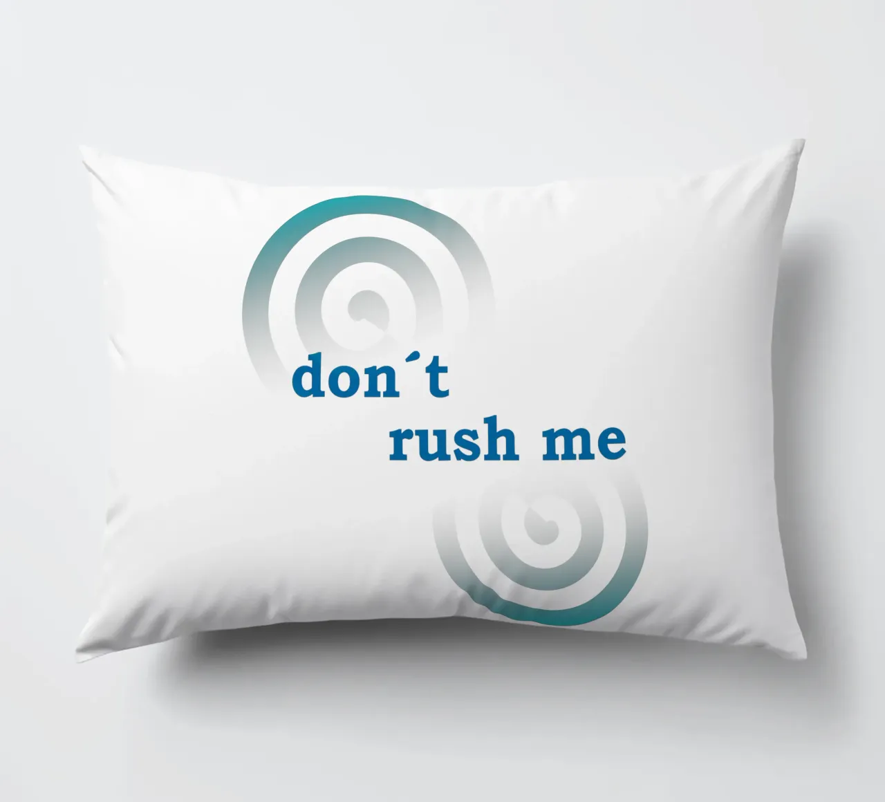 Forme geometriche con la scritta "Non mettermi fretta". cuscino da Something for you