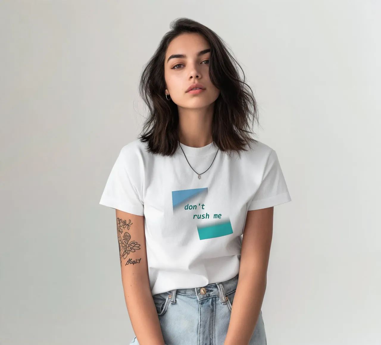 Forme geometriche con la scritta "Non mettermi fretta". t-shirt da Something for you