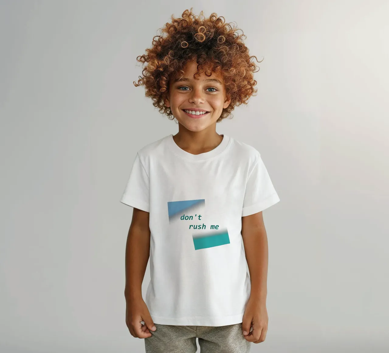 Forme geometriche con la scritta "Non mettermi fretta". t-shirt bambini da Something for you