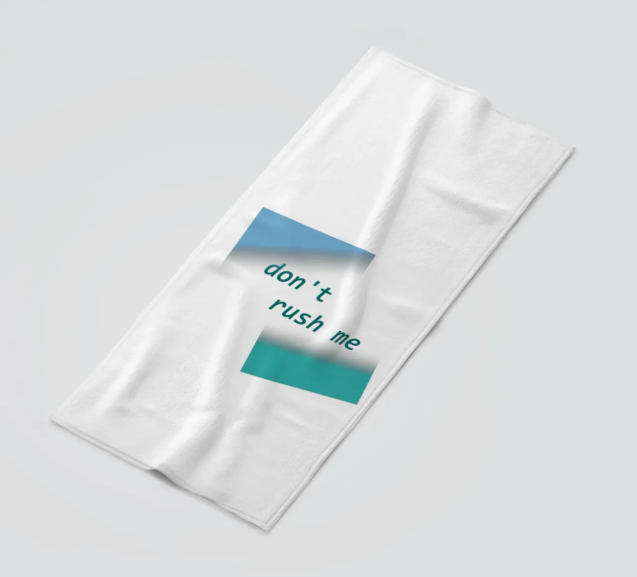 Forme geometriche con la scritta "Non mettermi fretta". telo mare da Something for you