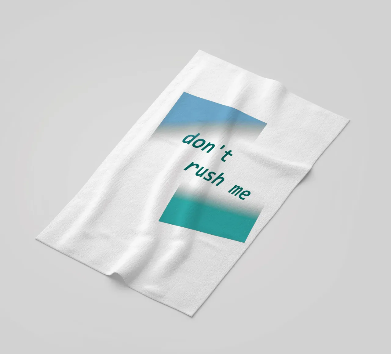 Forme geometriche con la scritta "Non mettermi fretta". telo mare da Something for you