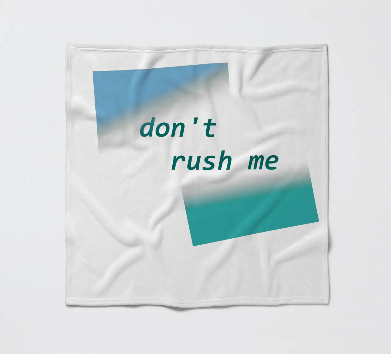 Forme geometriche con la scritta "Non mettermi fretta". coperta in pile da Something for you