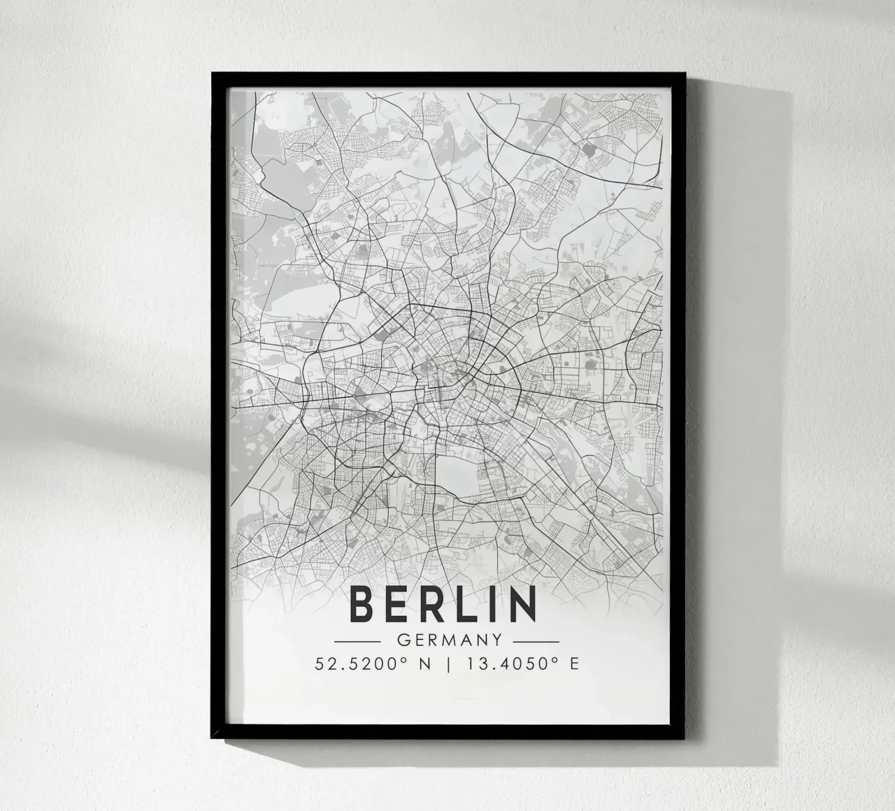 Mappa della città di Berlino poster con telaio in alluminio da Christopher Adams