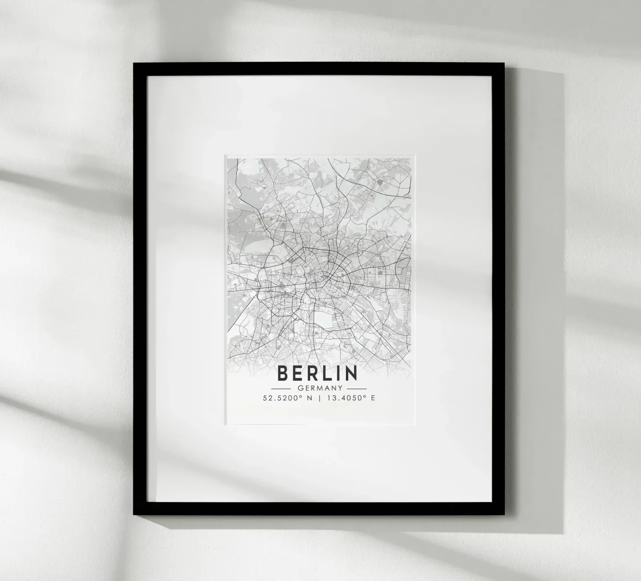 Mappa della città di Berlino poster con telaio in alluminio da Christopher Adams