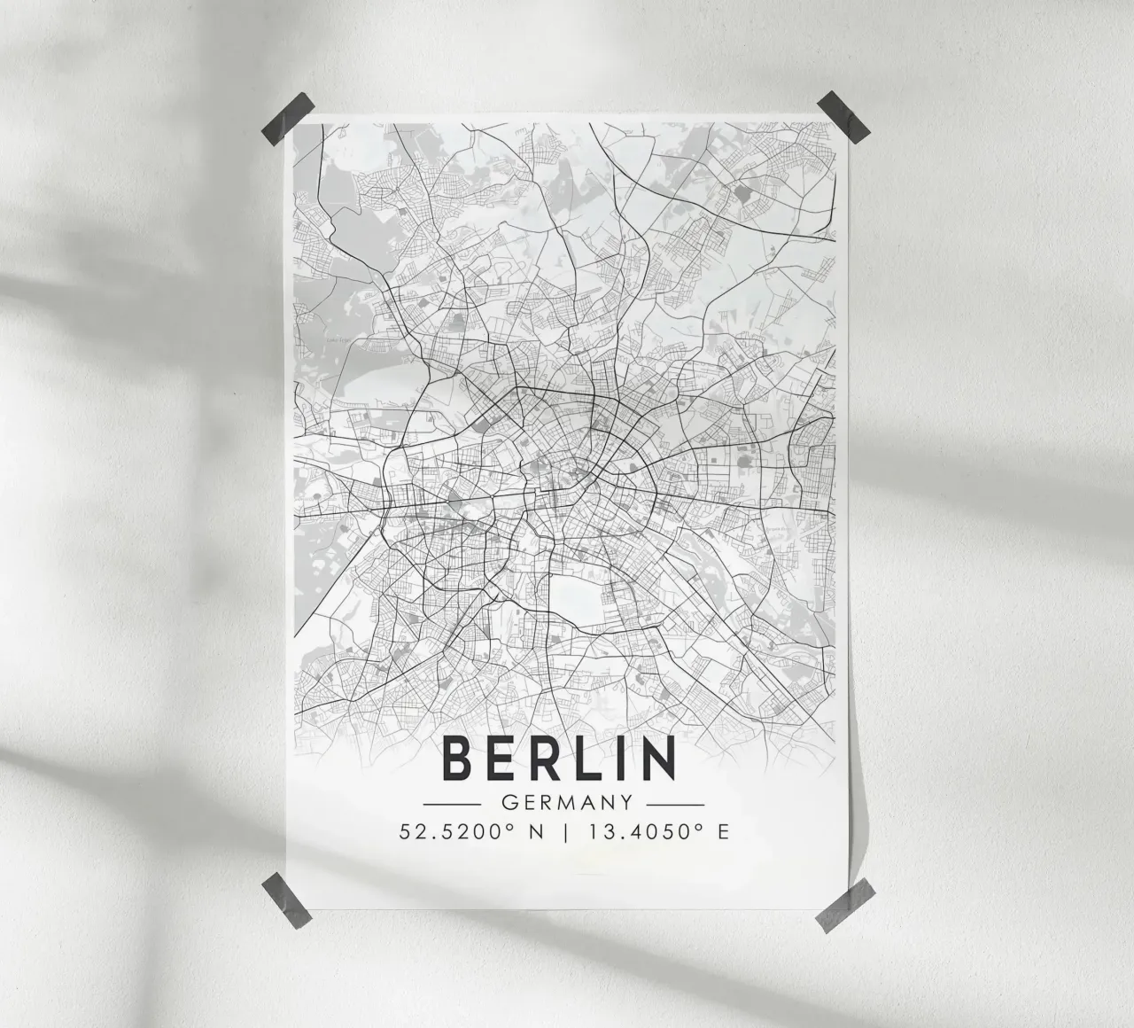 Mappa della città di Berlino poster con telaio in alluminio da Christopher Adams