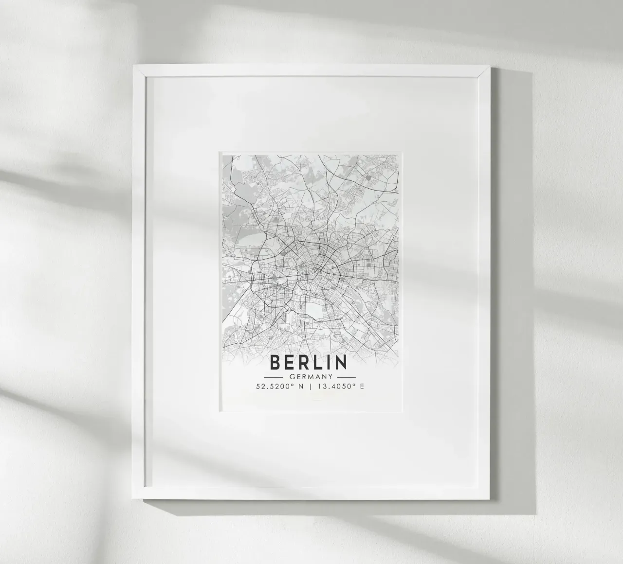Mappa della città di Berlino poster con telaio in alluminio da Christopher Adams