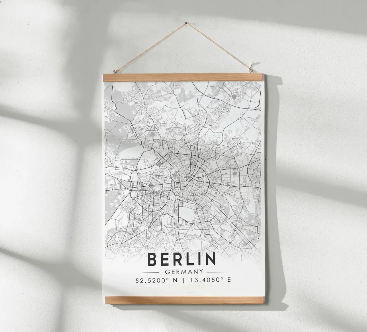 Mappa della città di Berlino poster con telaio in alluminio da Christopher Adams