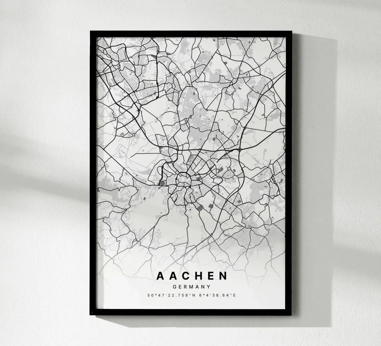 Mappa della città di Aquisgrana poster con telaio in legno da Christopher Adams