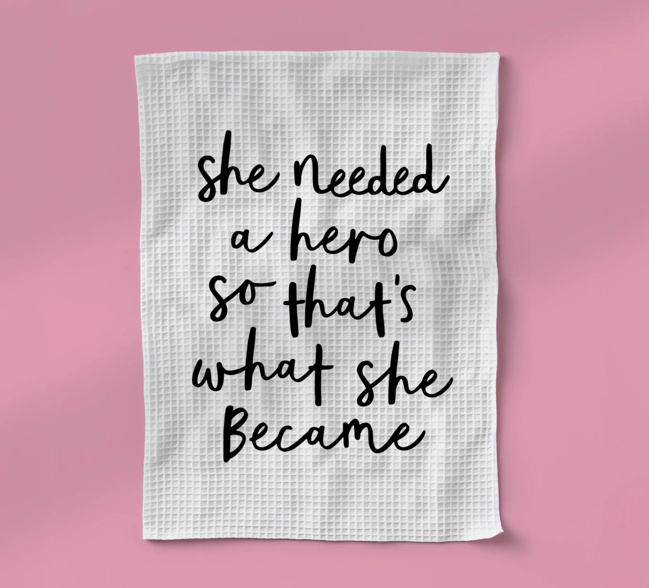 Elle avait besoin d'un héros, c'est ce qu'elle est devenue Typografie Design torchon de THE MOTIVATED TYPE