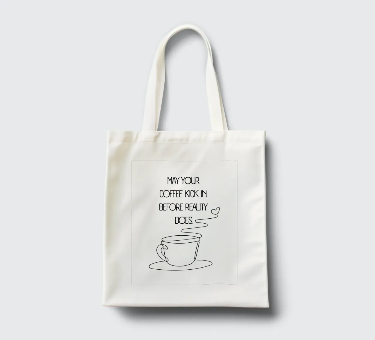 MÖGE DEIN KAFFEE WIRKEN, BEVOR DIE REALITÄT ES TUT. Jutebeutel von ArtDesign by KBK