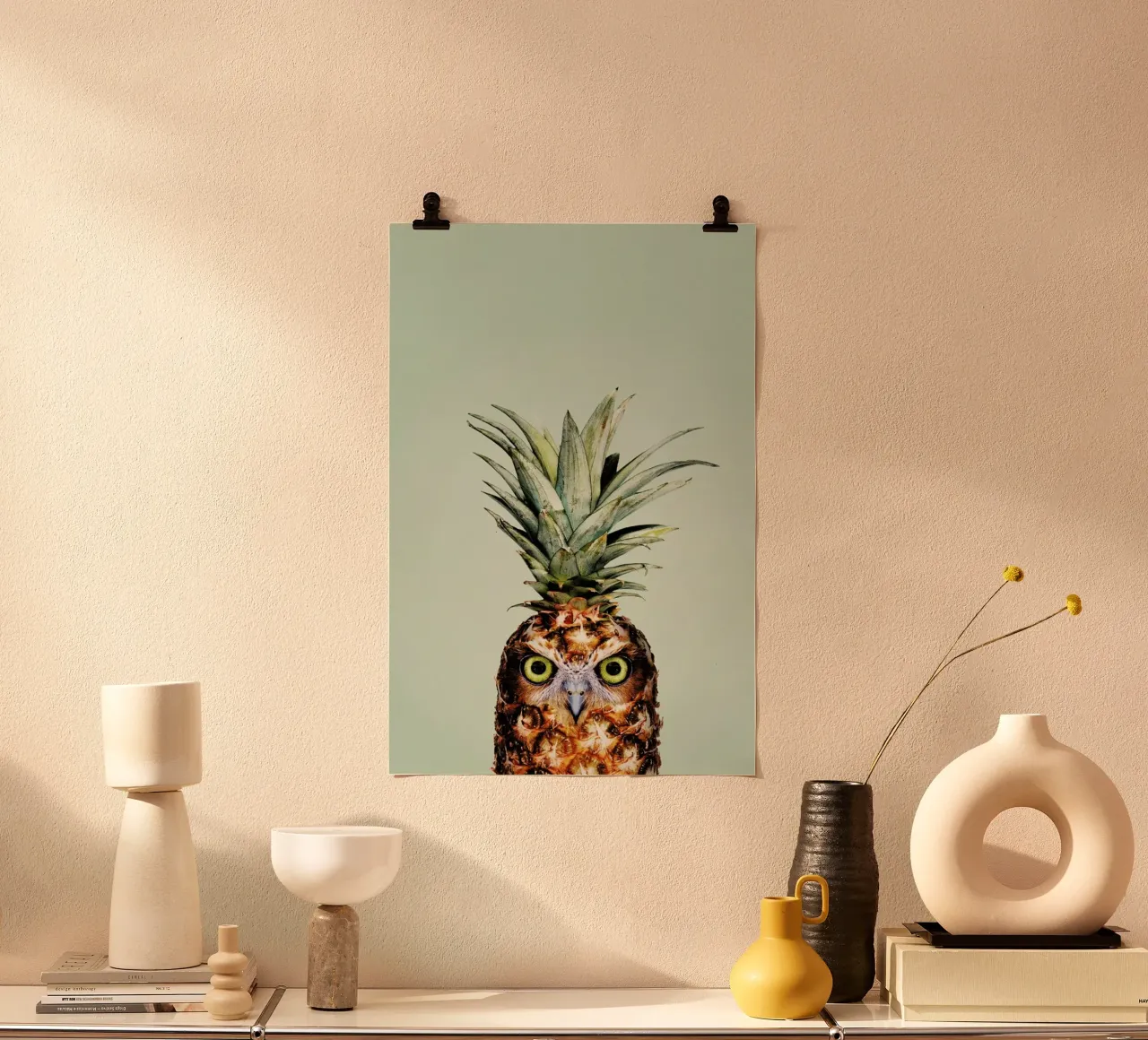 Pineapple Owl poster con telaio in legno da Jonas Loose