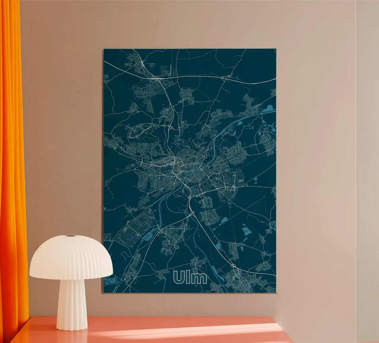 Mappa della città di Ulm poster con telaio in legno da Christopher Adams