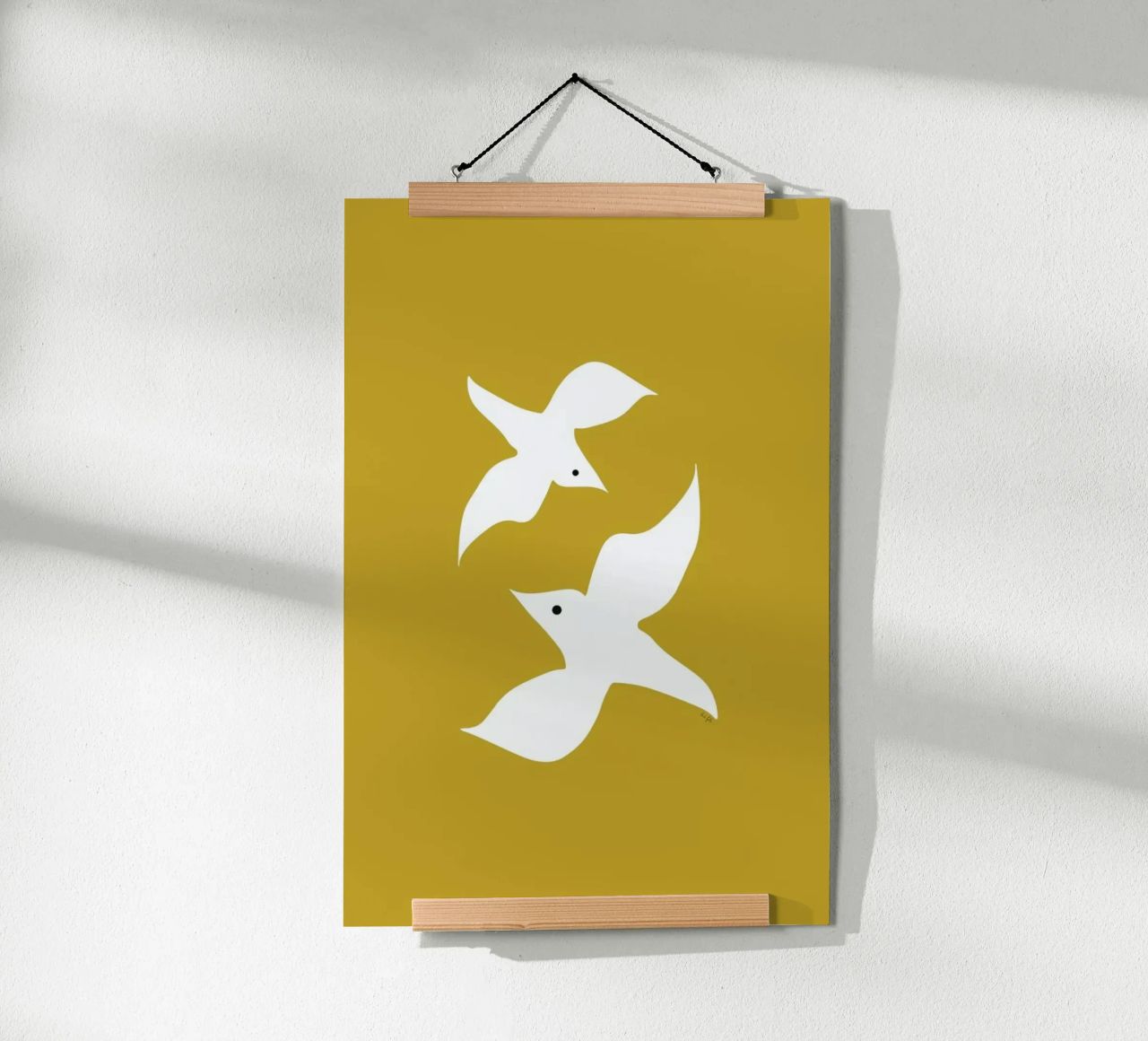Birds in Mustard poster de Linda Gobeta