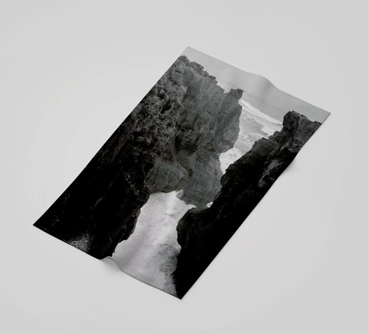 Pancake Rocks – Meraviglia naturale in bianco e nero telo mare da Jan Luzar