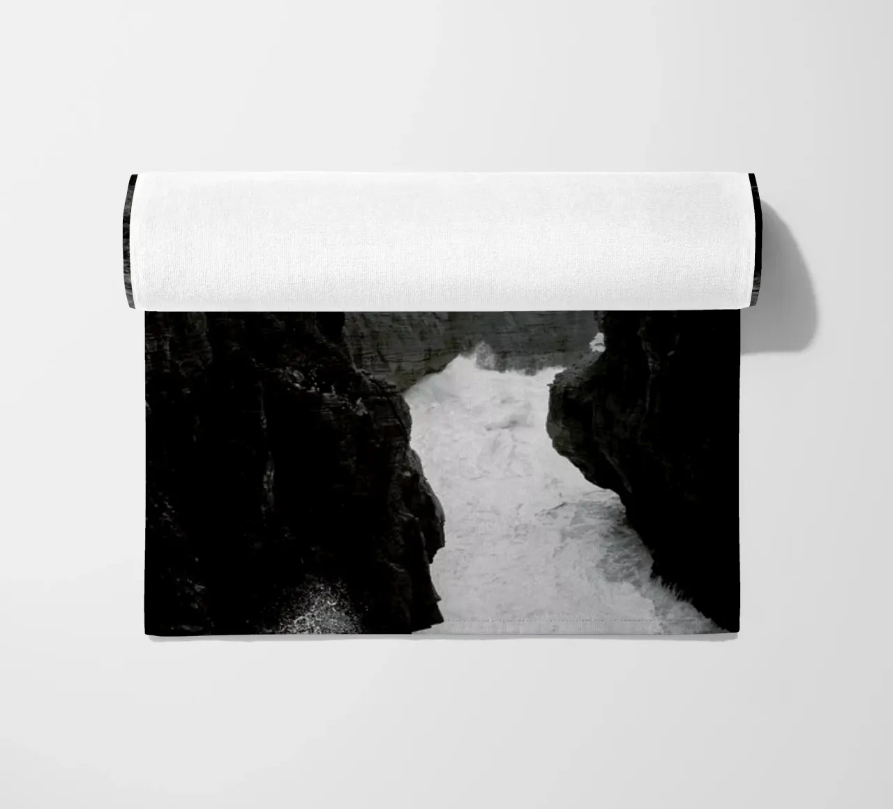 Pancake Rocks – Meraviglia naturale in bianco e nero telo mare da Jan Luzar