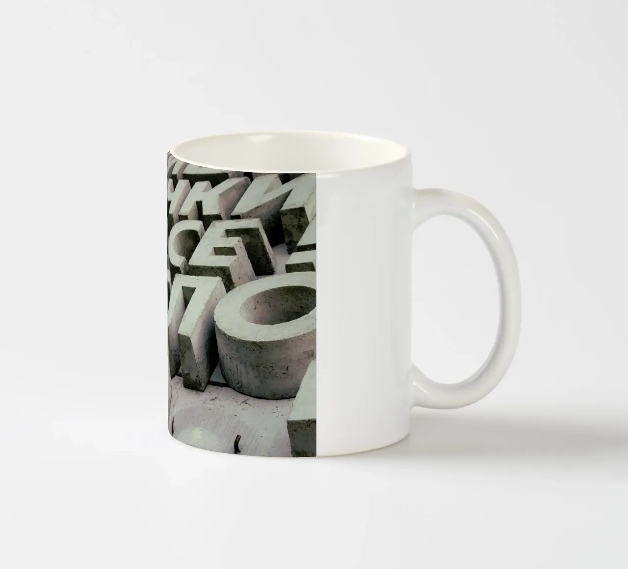 Alphabet tazza in ceramica da Marc Schulthess